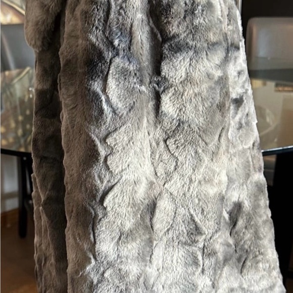 CAbi Women's Luxe Gray Faux Fur Teddy Jacket - Picture 2 of 8